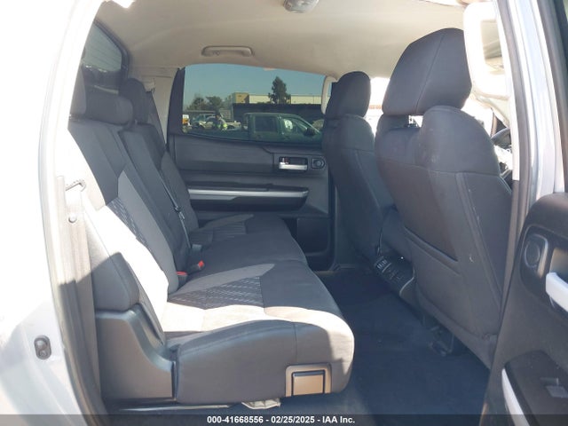5TFDY5F19KX828470 Toyota Tundra Sr5 5.7l V8