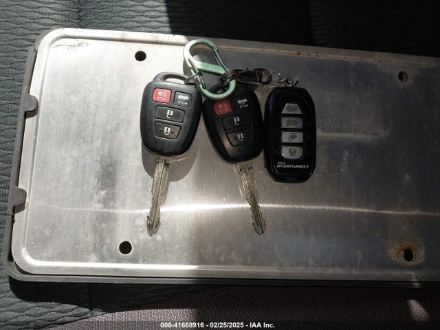 2T1BURHE3JC023457 Toyota COROLLA LE