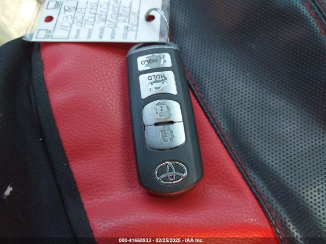 3MYDLBYV4KY500564 Toyota YARIS L