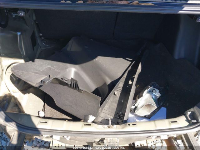 3MYDLBYV4KY500564 Toyota YARIS L