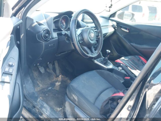 3MYDLBYV4KY500564 Toyota YARIS L