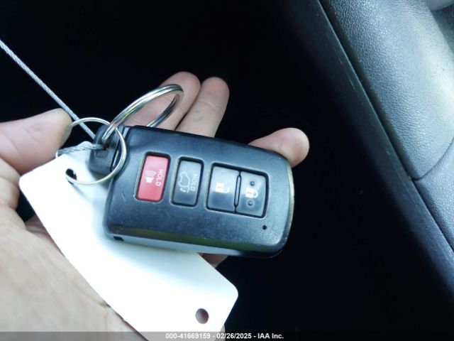 5TDKZRFH2HS526283 Toyota Highlander Xle