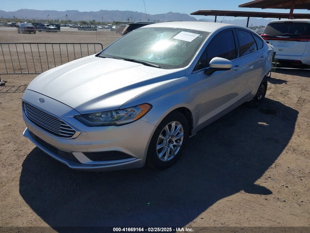Ford FUSION S 2017 3FA6P0G79HR231909 Image 2