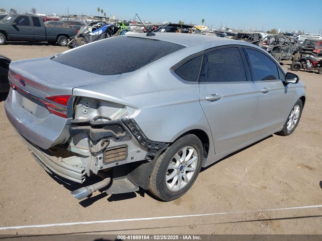 Ford FUSION S 2017 3FA6P0G79HR231909 Image 4