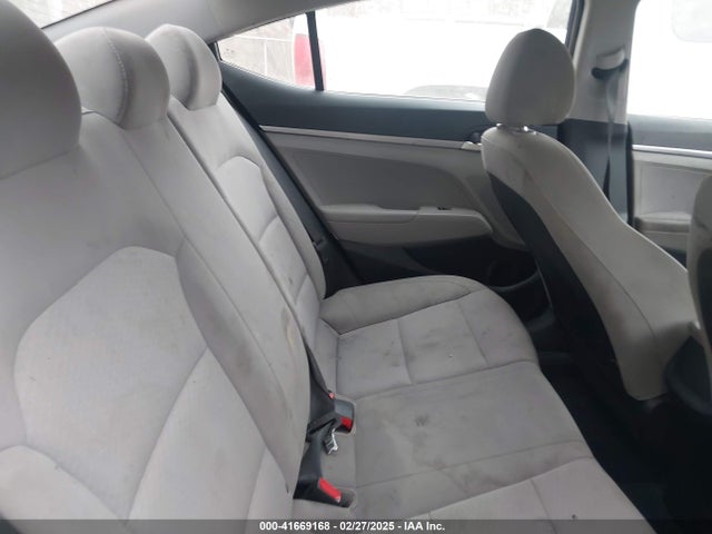 Hyundai ELANTRA SE 2019 5NPD74LF5KH427619 Image 8