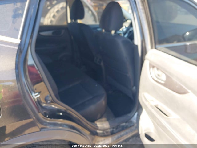 JN1BJ1CR5JW267531 Nissan Rogue Sport S