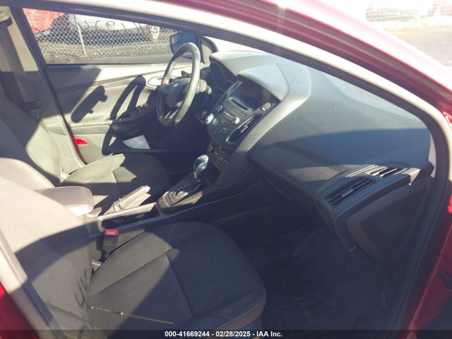 1FADP3F21FL321078 Ford FOCUS SE