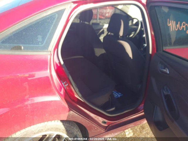 1FADP3F21FL321078 Ford FOCUS SE