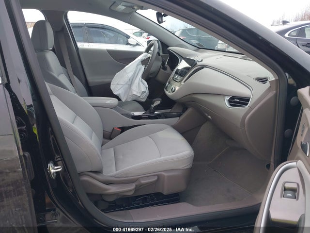 1G1ZD5ST8SF123358 Chevrolet Malibu Fwd 1lt