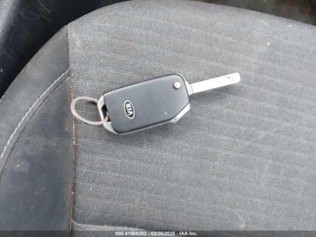 KNDJ23AU8L7016704 KIA SOUL S