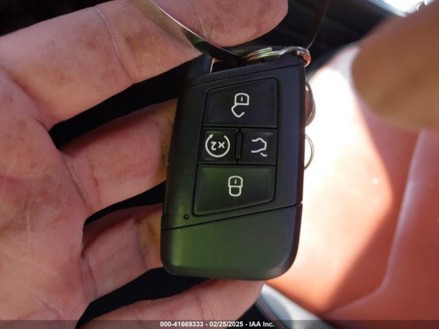 3VV4B7AX4JM013026 Volkswagen Tiguan 2.0t Sel Premium