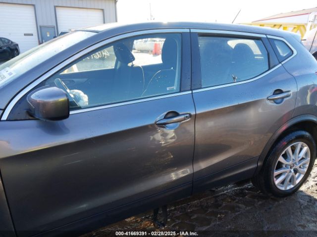 JN1BJ1CV2LW281984 Nissan Rogue Sport S Fwd Xtronic Cvt