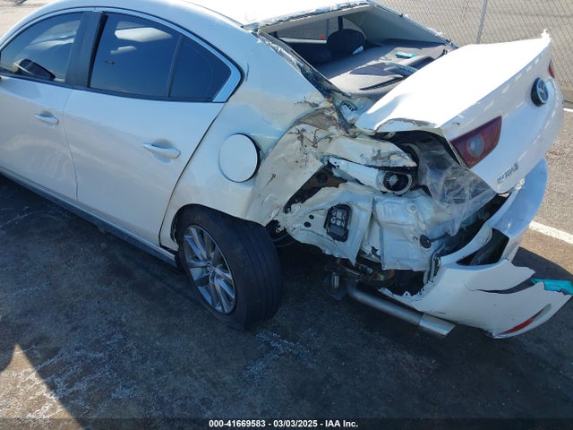 JM1BPAALXN1508318 Mazda Mazda3 2.5 S