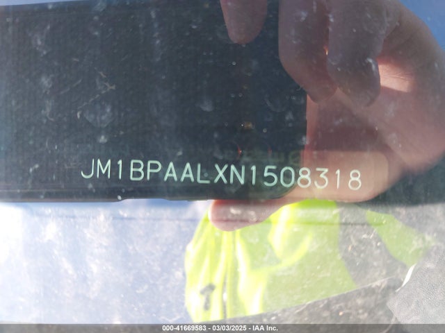 JM1BPAALXN1508318 Mazda Mazda3 2.5 S