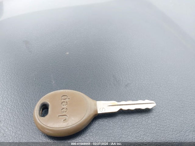 1C4NJPBBXHD208692 Jeep Patriot Sport Fwd