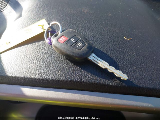 2T3ZFREV9JW476839 Toyota RAV4 LE