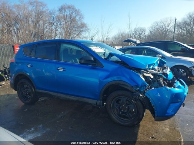 2T3ZFREV9JW476839 Toyota RAV4 LE