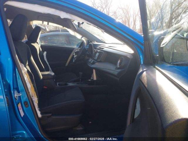 2T3ZFREV9JW476839 Toyota RAV4 LE