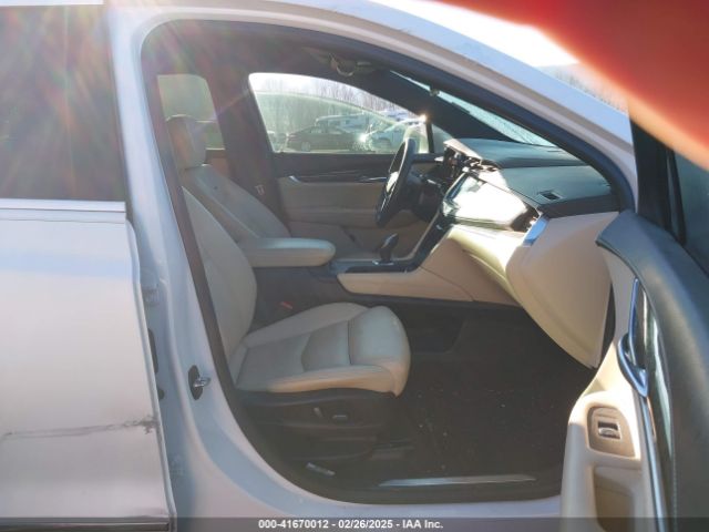 1GYKNARSXHZ209865 Cadillac Xt5 Standard
