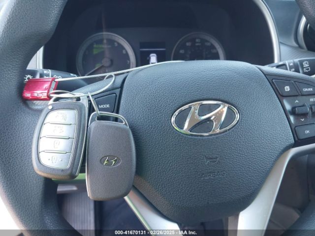 KM8J33A40LU273527 Hyundai Tucson Value