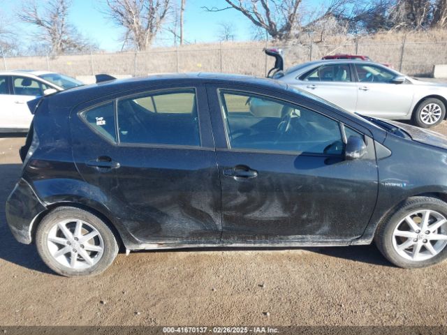 JTDKDTB33G1129828 Toyota Prius C Four