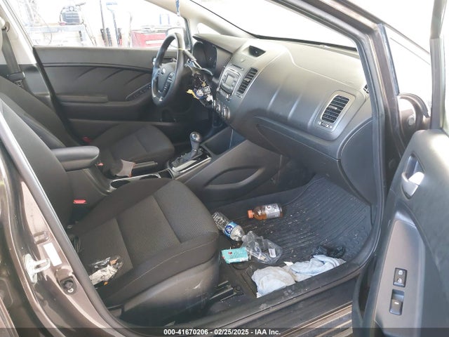 3KPFK4A7XJE206703 KIA FORTE LX