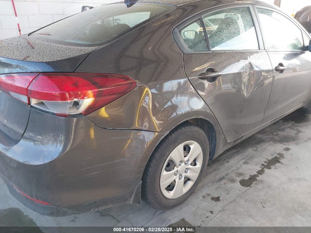 3KPFK4A7XJE206703 KIA FORTE LX