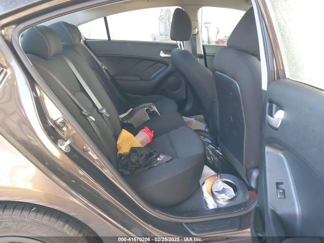 3KPFK4A7XJE206703 KIA FORTE LX