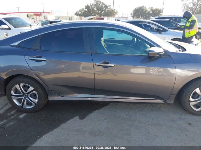Honda Civic Lx 2018 2HGFC2F56JH548017 Image 13