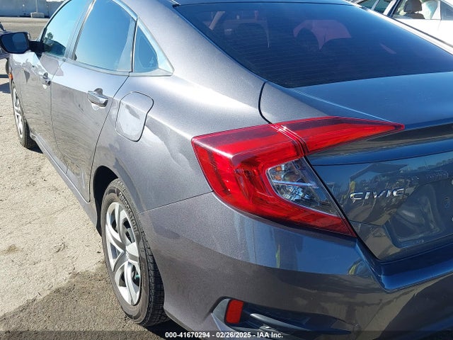 Honda Civic Lx 2018 2HGFC2F56JH548017 Image 17
