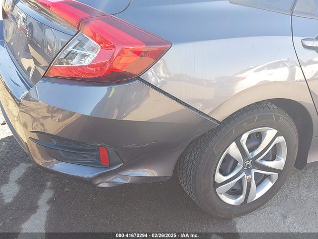 Honda Civic Lx 2018 2HGFC2F56JH548017 Image 18