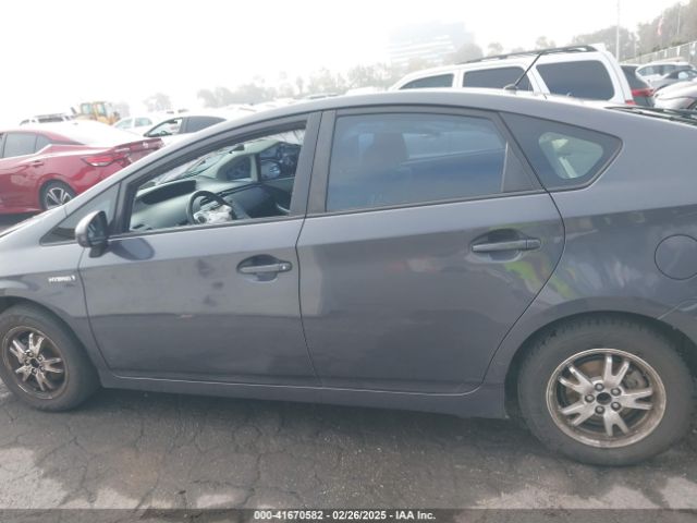 JTDKN3DU2E1760389 Toyota Prius Two