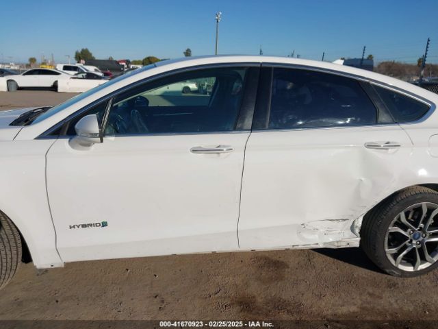 3FA6P0RU4KR104799 Ford Fusion Hybrid Titanium