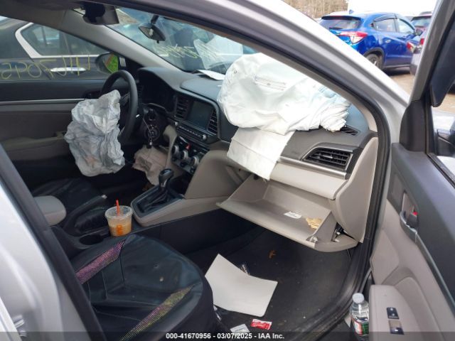 2019 HYUNDAI ELANTRA 5NPD84LF6KH437332 Photo 4