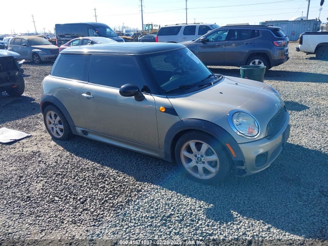 2009 MINI COOPER WMWMF33549TU70873 Photo 0