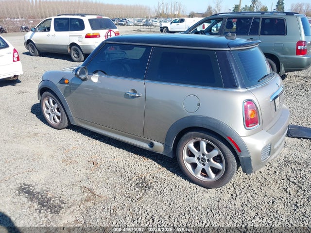 2009 MINI COOPER WMWMF33549TU70873 Photo 2