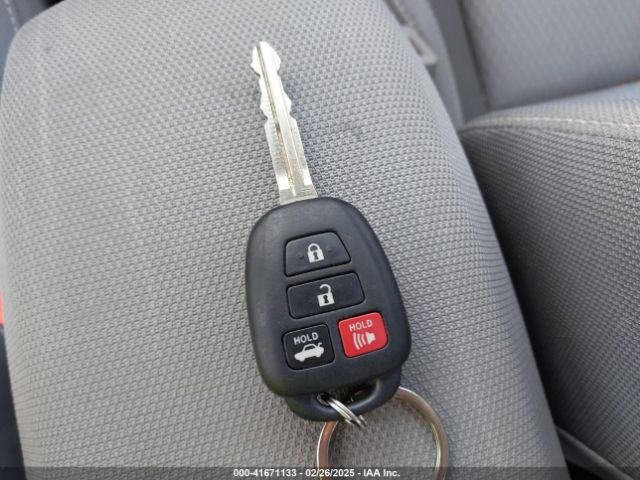 5YFBURHE1HP569104 Toyota COROLLA LE