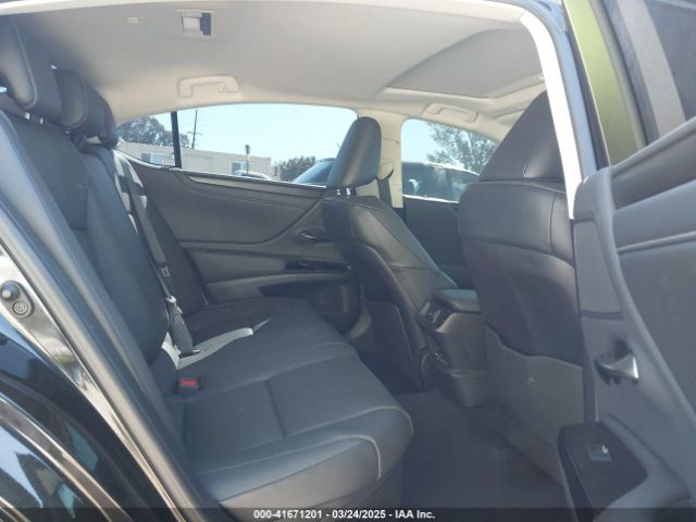 58ADA1C15RU047172 Lexus ES 300H