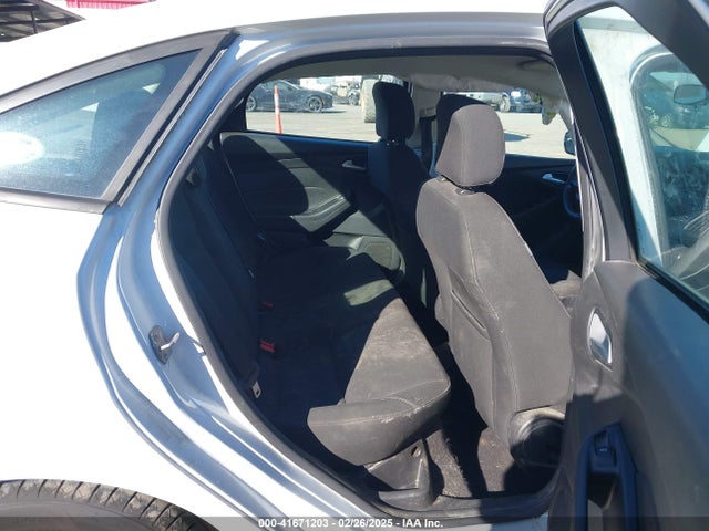 1FADP3F23HL296395 Ford FOCUS SE