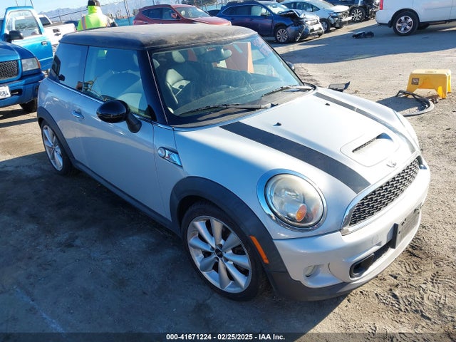 2011 MINI COOPER S WMWSV3C51BTY12540 Photo 0