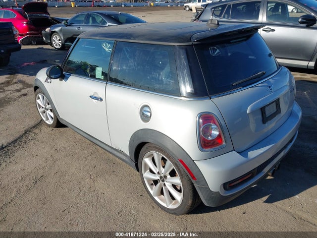 2011 MINI COOPER S WMWSV3C51BTY12540 Photo 2