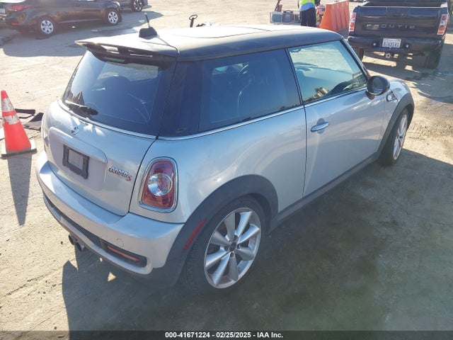 2011 MINI COOPER S WMWSV3C51BTY12540 Photo 3