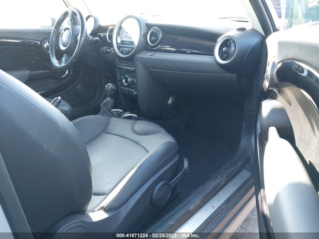 2011 MINI COOPER S WMWSV3C51BTY12540 Photo 4