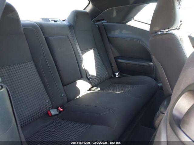 2C3CDZAG5GH325951 Dodge Challenger Sxt