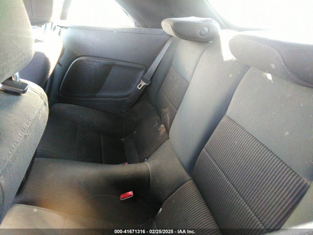 1ZVBP8EM0E5306721 Ford Mustang V6