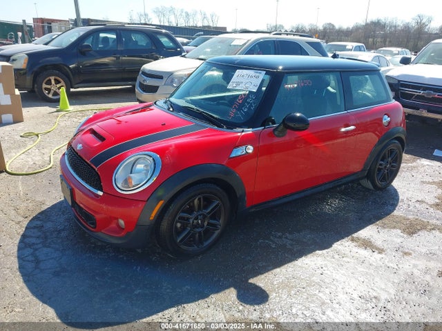 2011 MINI COOPER S WMWSV3C54BTY16288 Photo 1