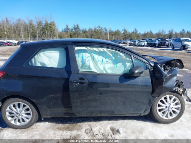 VNKJTUD39JA095958 Toyota YARIS LE