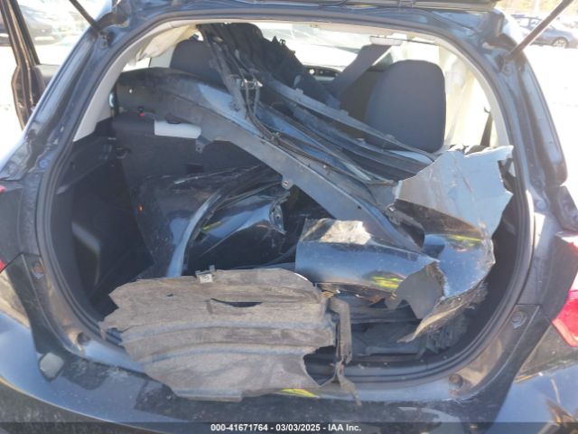 VNKJTUD39JA095958 Toyota YARIS LE