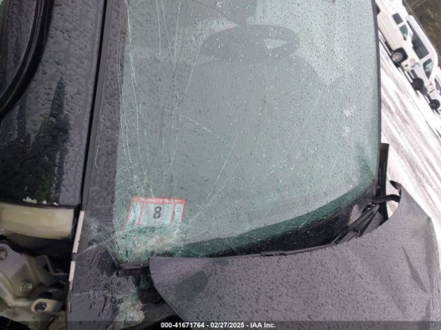 VNKJTUD39JA095958 Toyota YARIS LE