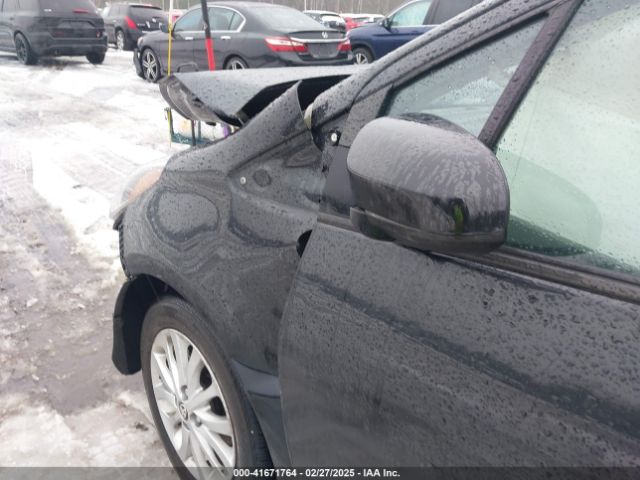 VNKJTUD39JA095958 Toyota YARIS LE